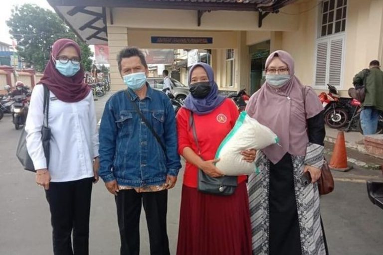 Kunjungan Dinas Sosial Kota Tsm bersama BAZNAS Kepada Korban Ledakan Tabung Gas