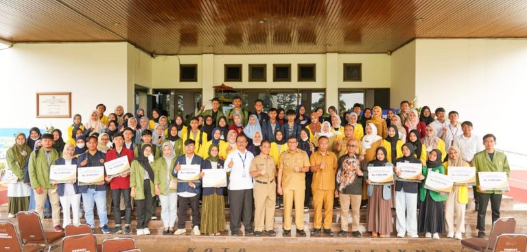 PENYERAHAN BANTUAN SOSIAL BERUPA BEASISWA PENDIDIKAN PADA PEMERINTAH KOTA TASIKMALAYA MELALUI DINAS SOSIAL KOTA TASIKMALAYA TAHUN ANGGARAN 2022