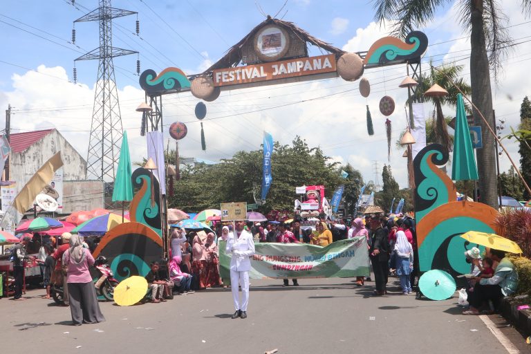 DALAM RANGKA MEMERIAHKAN ACARA HUT KOTA TASIKMALAYA KE-21, DINAS SOSIAL KOTA TASIKMALAYA BERPARTISIPASI DALAM ACARA HELARAN JAMPANA TAHUN 2022.