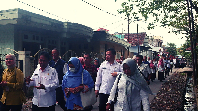 Dinas Sosial Kota Tasikmalaya Menyalurkan Bantuan Sosial Kursi Roda Bagi Cluster Difabel Dalam Rangka Melaksanakan Kegiatan Bageur