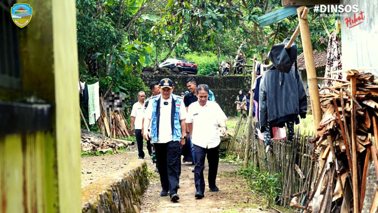 Kegiatan Uluran Bansos Bagi PPKS Cluster Lansia di Wilayah Kecamatan Tamansari