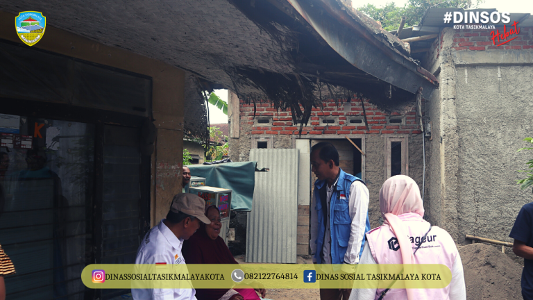 Penyaluran Bantuan Sosial Dalam Rangka Melaksanakan Giat Bageur di Wilayah Kecamatan Tamansari Kelurahan Tamanjaya.